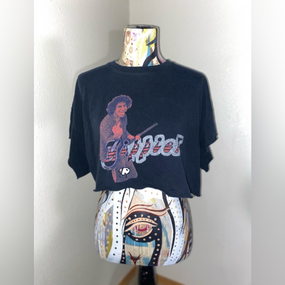 Graphic tee. Cut and cropped. Size: S.